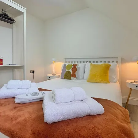 Superb Location 3 Storey House Free Parking Holiday home