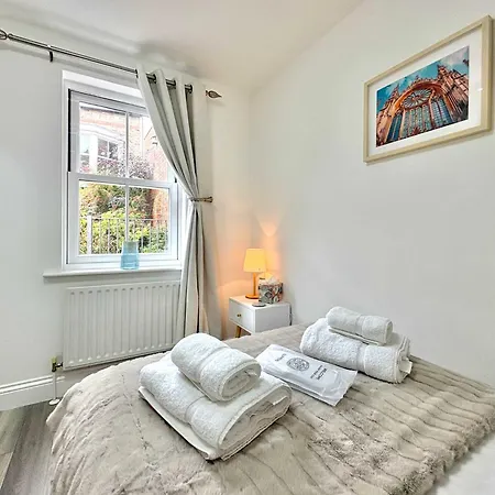 Holiday home Superb Location 3 Storey House Free Parking York